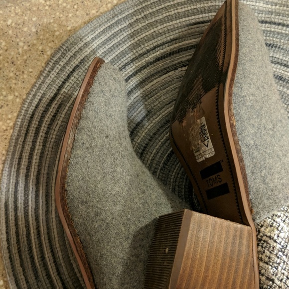 Women's Leila Bootie, Grey Felt Shine -Size 7 - Picture 6 of 7